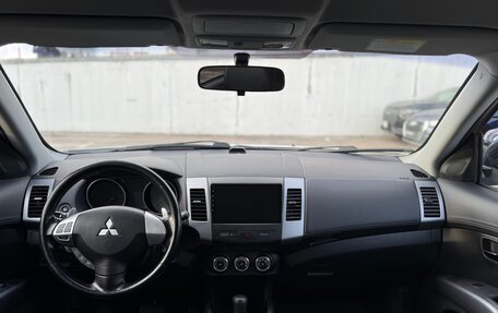 Mitsubishi Outlander III рестайлинг 3, 2009 год, 1 400 000 рублей, 18 фотография