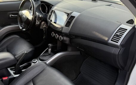 Mitsubishi Outlander III рестайлинг 3, 2009 год, 1 400 000 рублей, 21 фотография