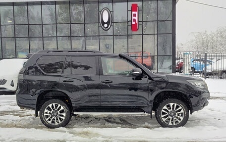 Toyota Land Cruiser Prado 150 рестайлинг 2, 2022 год, 6 500 000 рублей, 5 фотография