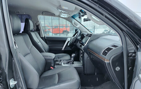 Toyota Land Cruiser Prado 150 рестайлинг 2, 2022 год, 6 500 000 рублей, 13 фотография