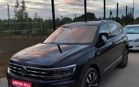 Volkswagen Tiguan II, 2019 год, 4 100 000 рублей, 1 фотография