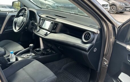 Toyota RAV4, 2017 год, 2 200 000 рублей, 7 фотография