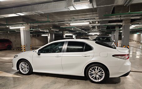 Toyota Camry, 2018 год, 2 290 000 рублей, 8 фотография