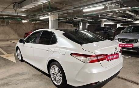 Toyota Camry, 2018 год, 2 290 000 рублей, 6 фотография