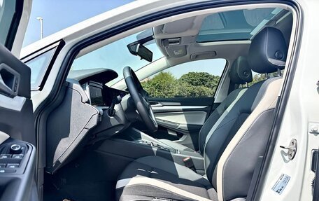 Volkswagen Golf VIII, 2023 год, 1 850 000 рублей, 14 фотография