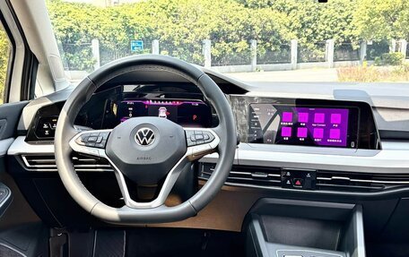 Volkswagen Golf VIII, 2023 год, 1 850 000 рублей, 9 фотография