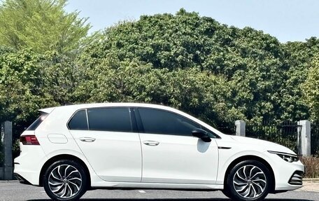 Volkswagen Golf VIII, 2023 год, 1 850 000 рублей, 8 фотография