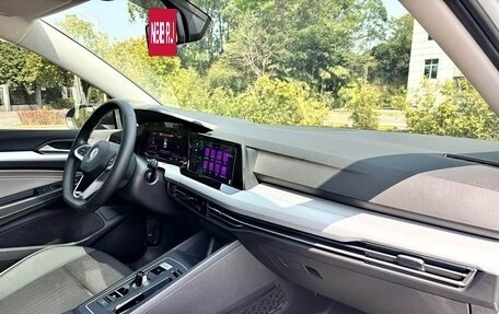 Volkswagen Golf VIII, 2023 год, 1 850 000 рублей, 13 фотография