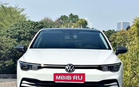 Volkswagen Golf VIII, 2023 год, 1 850 000 рублей, 2 фотография