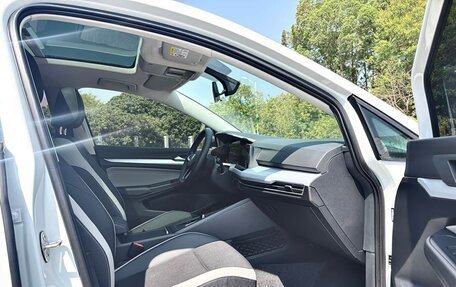 Volkswagen Golf VIII, 2023 год, 1 850 000 рублей, 19 фотография