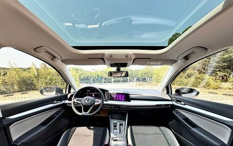 Volkswagen Golf VIII, 2023 год, 1 850 000 рублей, 17 фотография