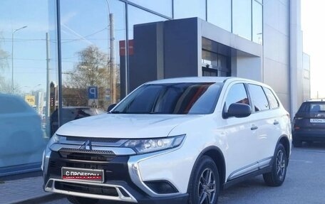 Mitsubishi Outlander III рестайлинг 3, 2018 год, 1 596 000 рублей, 1 фотография