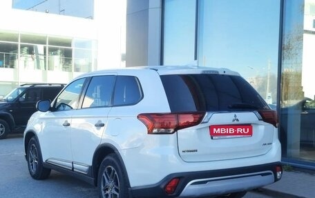 Mitsubishi Outlander III рестайлинг 3, 2018 год, 1 596 000 рублей, 6 фотография