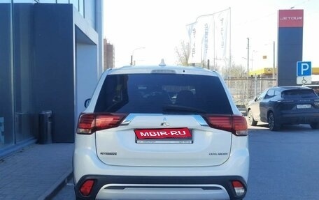 Mitsubishi Outlander III рестайлинг 3, 2018 год, 1 596 000 рублей, 5 фотография