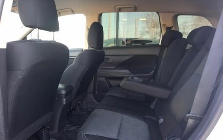 Mitsubishi Outlander III рестайлинг 3, 2018 год, 1 596 000 рублей, 16 фотография