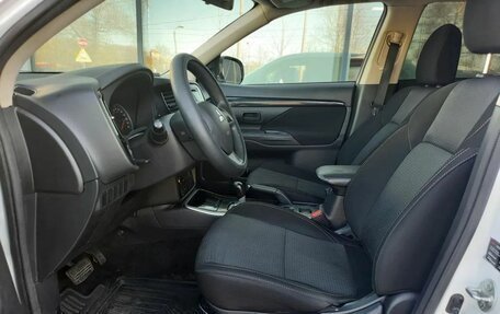 Mitsubishi Outlander III рестайлинг 3, 2018 год, 1 596 000 рублей, 18 фотография