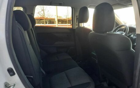 Mitsubishi Outlander III рестайлинг 3, 2018 год, 1 596 000 рублей, 17 фотография