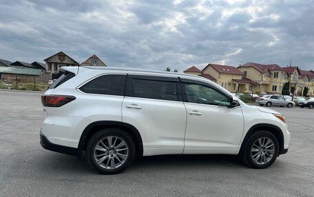 Toyota Highlander III, 2014 год, 2 700 000 рублей, 3 фотография