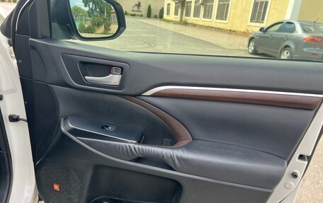 Toyota Highlander III, 2014 год, 2 700 000 рублей, 20 фотография