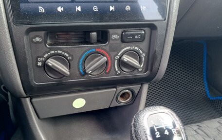 Toyota Avensis III рестайлинг, 2000 год, 358 000 рублей, 13 фотография