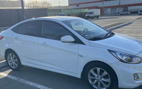 Hyundai Solaris II рестайлинг, 2012 год, 870 000 рублей, 2 фотография