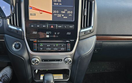 Toyota Land Cruiser 200, 2017 год, 6 999 999 рублей, 8 фотография