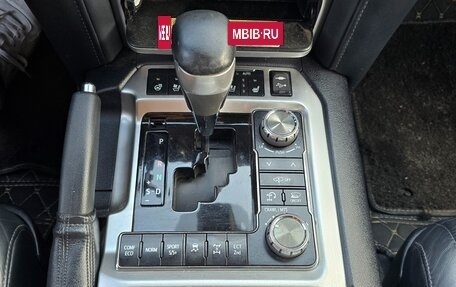 Toyota Land Cruiser 200, 2017 год, 6 999 999 рублей, 7 фотография