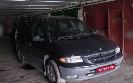 Chrysler Voyager III, 1999 год, 140 000 рублей, 1 фотография