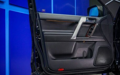 Toyota Land Cruiser Prado 150 рестайлинг 2, 2017 год, 4 100 000 рублей, 15 фотография