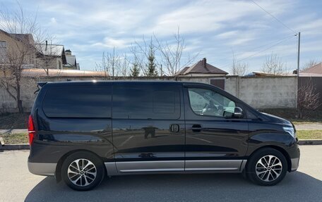 Hyundai Grand Starex Grand Starex I рестайлинг 2, 2020 год, 4 200 000 рублей, 4 фотография