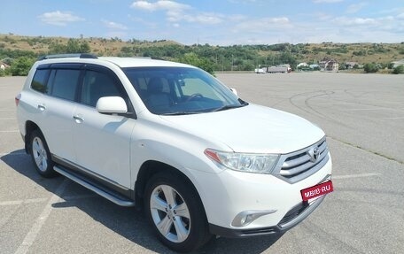 Toyota Highlander III, 2012 год, 2 300 000 рублей, 2 фотография