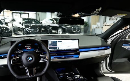 BMW 5 серия, 2025 год, 8 820 000 рублей, 13 фотография