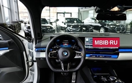 BMW 5 серия, 2025 год, 8 820 000 рублей, 10 фотография