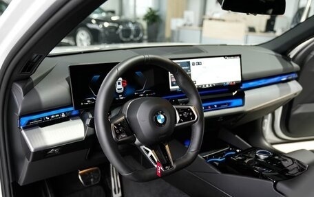 BMW 5 серия, 2025 год, 8 820 000 рублей, 22 фотография