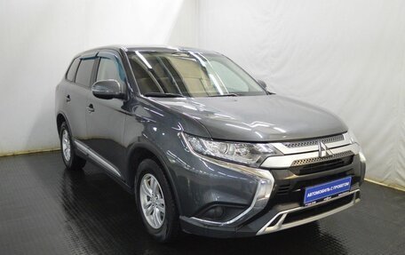 Mitsubishi Outlander III рестайлинг 3, 2018 год, 2 150 000 рублей, 3 фотография