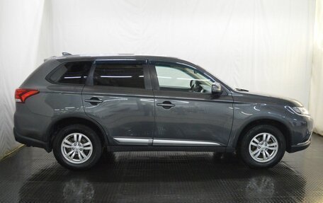 Mitsubishi Outlander III рестайлинг 3, 2018 год, 2 150 000 рублей, 4 фотография