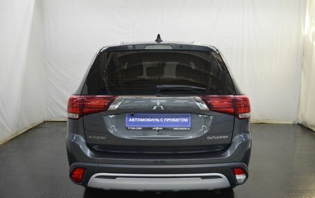 Mitsubishi Outlander III рестайлинг 3, 2018 год, 2 150 000 рублей, 6 фотография