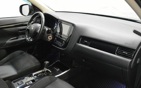 Mitsubishi Outlander III рестайлинг 3, 2018 год, 2 150 000 рублей, 12 фотография