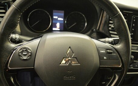 Mitsubishi Outlander III рестайлинг 3, 2018 год, 2 150 000 рублей, 16 фотография