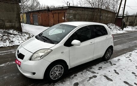 Toyota Yaris III рестайлинг, 2007 год, 350 000 рублей, 1 фотография