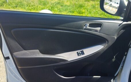 Hyundai Solaris II рестайлинг, 2015 год, 750 000 рублей, 4 фотография