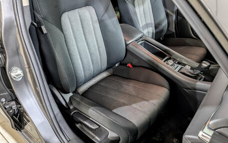 Mazda 6, 2019 год, 2 200 000 рублей, 23 фотография