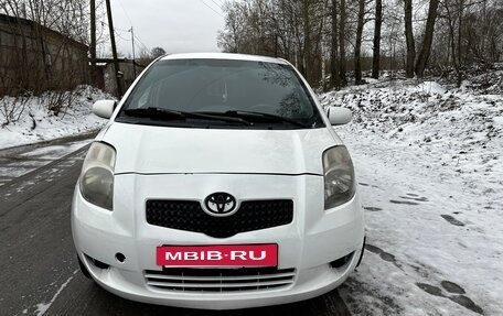 Toyota Yaris III рестайлинг, 2007 год, 350 000 рублей, 2 фотография