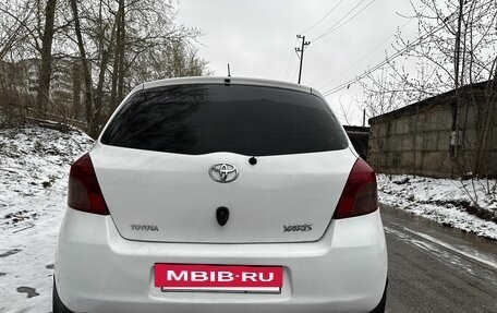 Toyota Yaris III рестайлинг, 2007 год, 350 000 рублей, 5 фотография