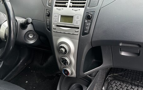 Toyota Yaris III рестайлинг, 2007 год, 350 000 рублей, 8 фотография