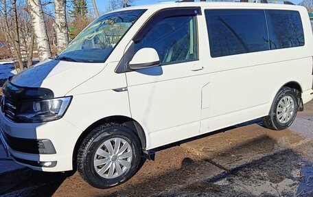 Volkswagen Caravelle T6 рестайлинг, 2017 год, 2 150 000 рублей, 1 фотография
