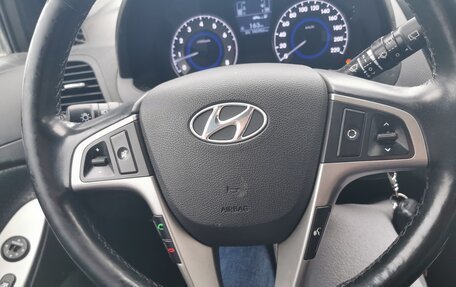 Hyundai Solaris II рестайлинг, 2015 год, 950 000 рублей, 1 фотография