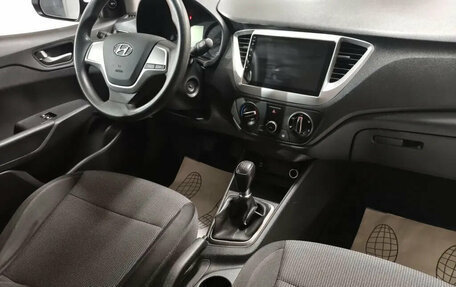 Hyundai Solaris II рестайлинг, 2018 год, 1 175 000 рублей, 9 фотография