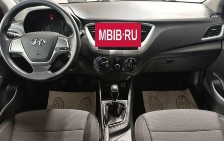 Hyundai Solaris II рестайлинг, 2018 год, 1 175 000 рублей, 10 фотография