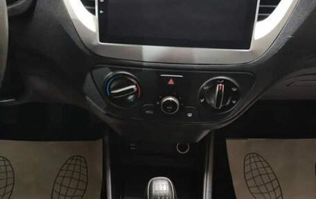 Hyundai Solaris II рестайлинг, 2018 год, 1 175 000 рублей, 13 фотография